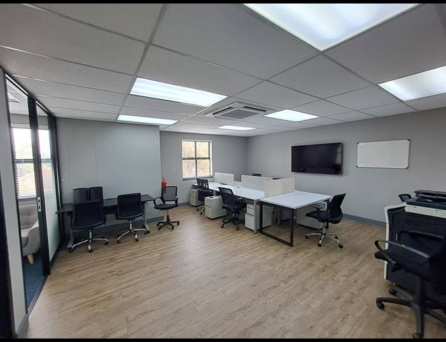 110M² OFFICE TO LET IN DUNKELD WEST